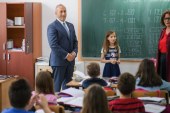 Haradinaj uron nxënësit dhe mësimdhënësit për fillimin e vitit të ri shkollor