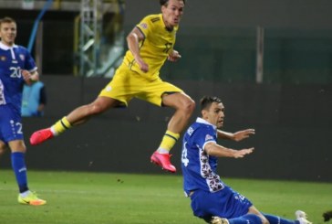 Challandes fton dy futbollistë të tjerë te Kosova