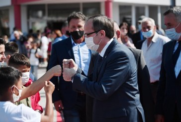 Kryeministri uron fillimin e vitit të ri shkollor