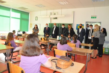 Likaj: Emocion i veçantë të shohësh nxënësit përsëri në bankat shkollore
