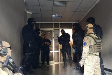 Veteranët e UÇK’së thonë se bastisja në zyrat tona po bëhet nga policë rusë