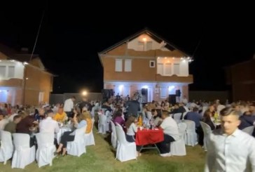Këngëtari kosovar: Ia kemi marrë popullit nga 5000 – 7000 euro në dasma, Zoti po na dënon