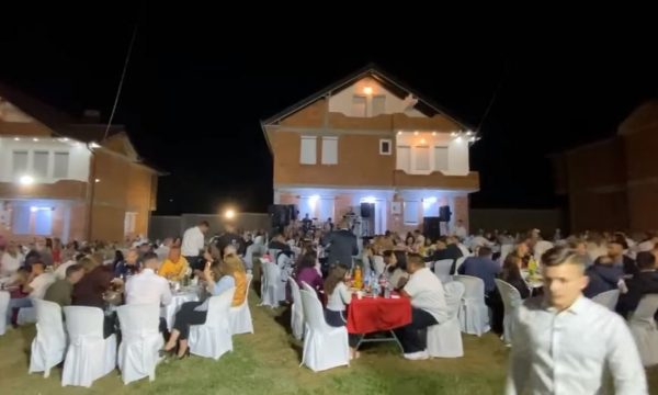 Këngëtari kosovar: Ia kemi marrë popullit nga 5000 – 7000 euro në dasma, Zoti po na dënon