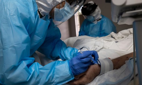 Rrëfim i dhimbshëm nga 74 vjeçarja: Shumë e rëndë të mos hash as bukë nga COVID-19
