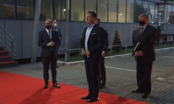 Pse nuk pati darkë për delegacionin amerikan në Kosovë ashtu sikur në Serbi?