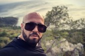 Policia arreston Naser Qelin pas kërcënimeve me vrasje ndaj Gazetës Express