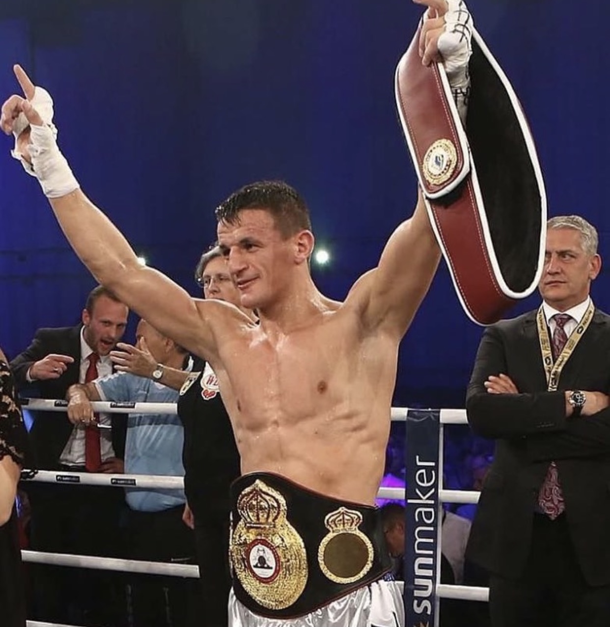 Junikasi Haxhi Krasniqi shpallet kampion bote në boks
