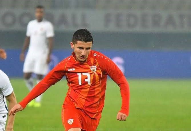 Enis Bardhi i motivuar para ndeshjes – tifozi maqedonas i shkruan: Shqiptari i mirë shqiptari i vdekur