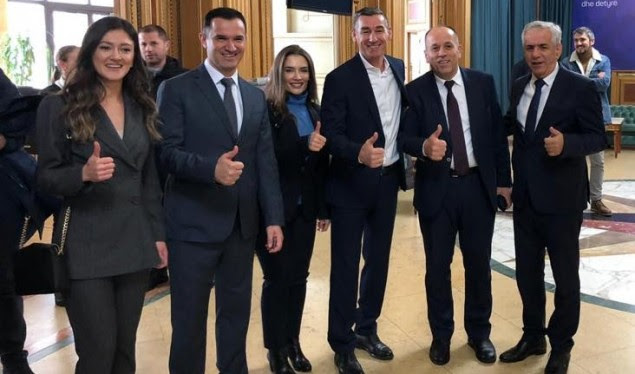 PDK fton VV-në: Siguroni 37 nënshkrime e hajdeni tek ne në zyre, me 61 vota qeveria shkon në shtëpi