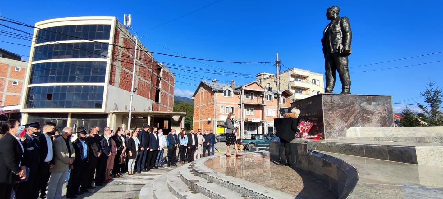 Komuna e Junikut nderon heroin Edmond Hoxha me rasin e ditëlindjes së tij