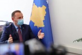 Ministri Zemaj nuk e përjashton krejtësisht mbylljen në rast se rriten rastet me coronavirus