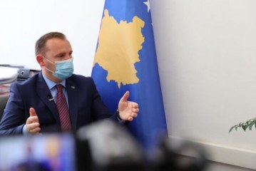 Ministri Zemaj nuk e përjashton krejtësisht mbylljen në rast se rriten rastet me coronavirus