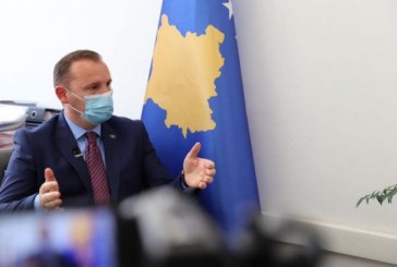 Ministri Zemaj nuk e përjashton krejtësisht mbylljen në rast se rriten rastet me coronavirus