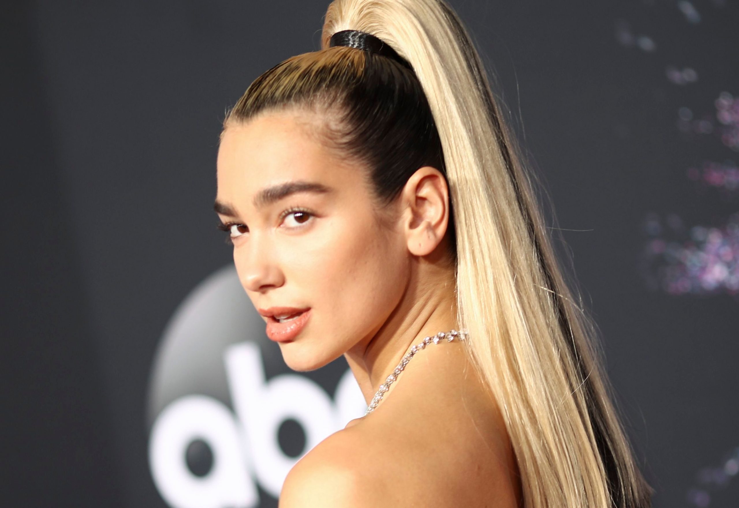 Dua Lipa nominohet në 4 kategori