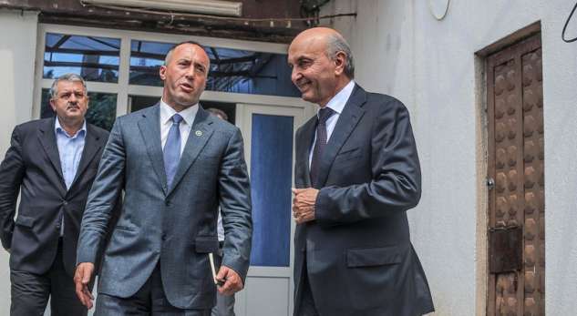 Haradinaj e pranon futjen e PDK-së në Qeveri por ia kujton LDK-së që e do presidentin