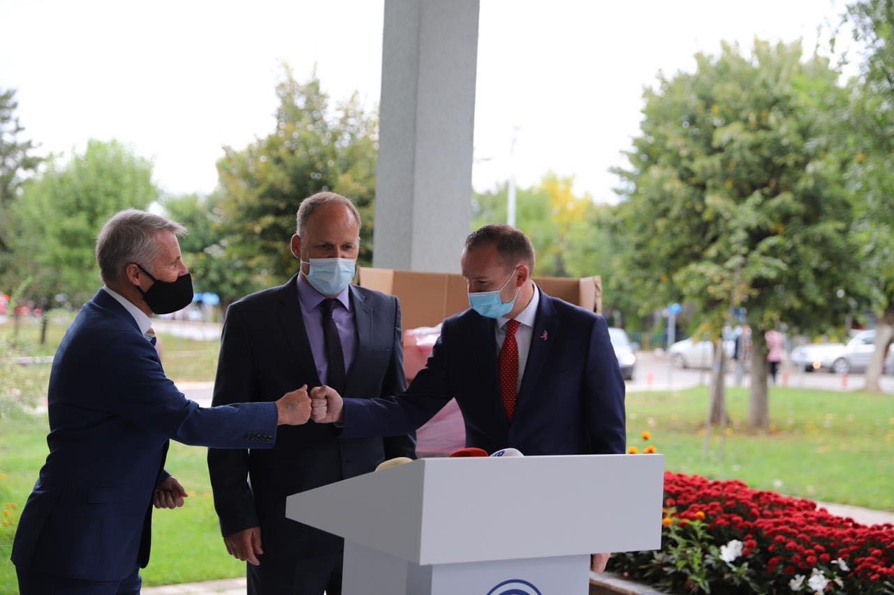 Gjermania ia dhuron Kosovës 15 respiratorë në vlerë 500.000 euro