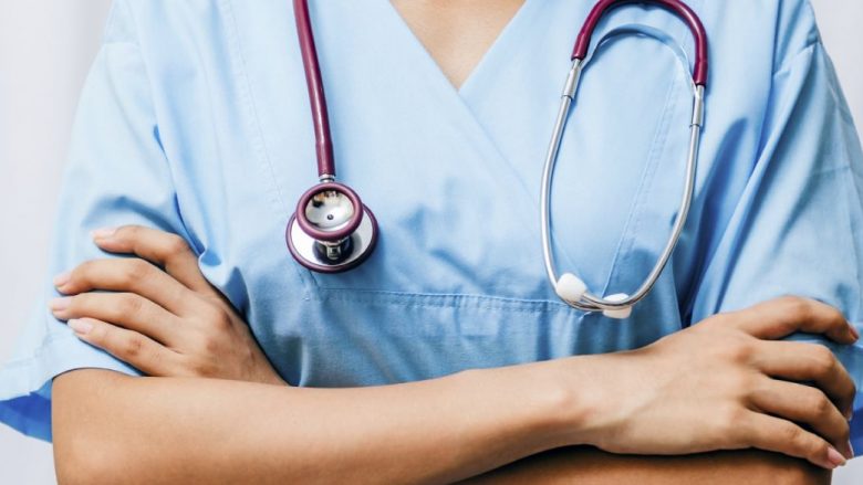 Aleanca Botërore e Doktorëve: Koronavirusi është grip sezonal, bartja e maskës është e kotë