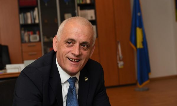 Ambasadori i Kosovës falënderon diplomatin gjerman pas deklasimit që ia bëri Daçiqit