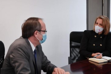 Hoti emëron Antigona Baxhakun këshilltare politike dhe drejtoreshë të Zyrës për komunikim me publikun