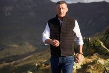 Kadri Veseli ngjitet në bjeshkë, kujton kohën kur kalonte këto shtigje me shokët e luftës