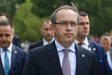 Hoti lëshon sallën menjëherë pasi Rexhep Selimi i thotë “kot”
