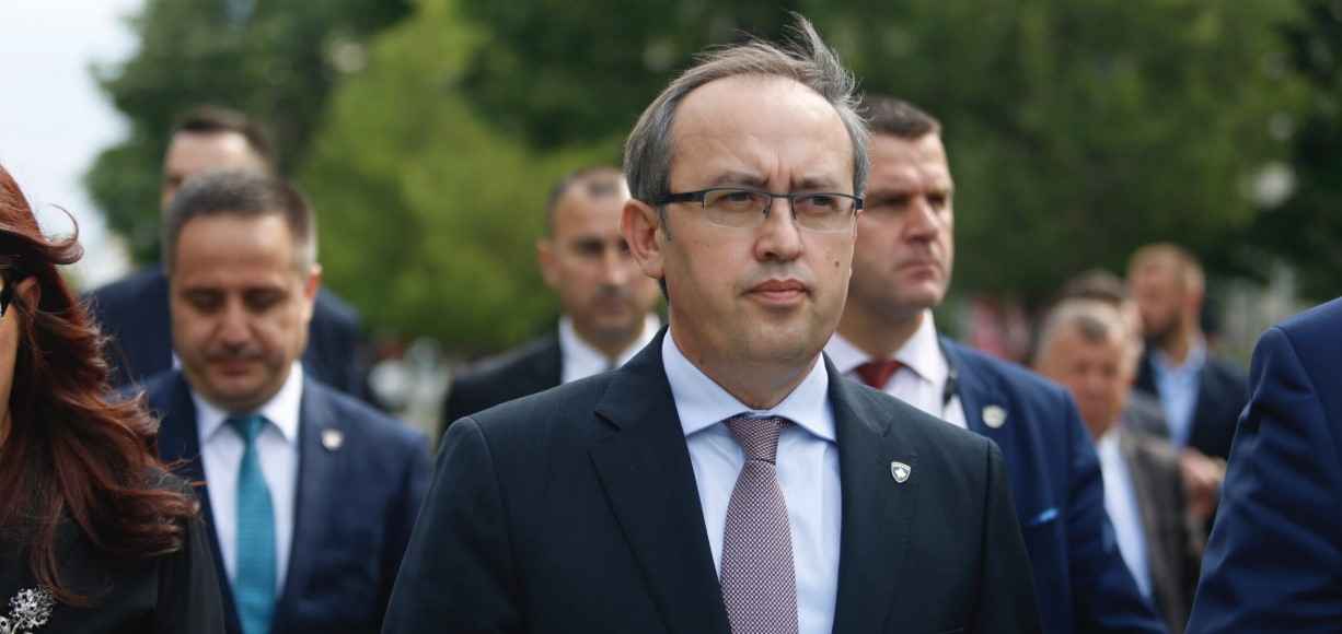 Hoti lëshon sallën menjëherë pasi Rexhep Selimi i thotë “kot”