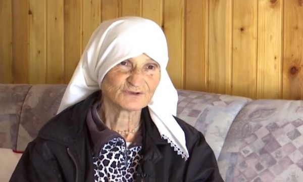 Rrëfehet 74-vjeçarja që jeton e vetme: Zgjohem në 4 të mëngjesit dhe gjithë ditën nuk futem brenda