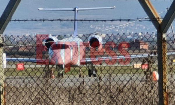 Një aeroplan special nga Holanda ka aterruar në Prishtinë, Haga s’jep informacione