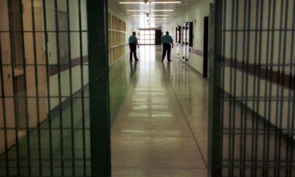 Dy të burgosur ikin nga burgu i Lipjanit