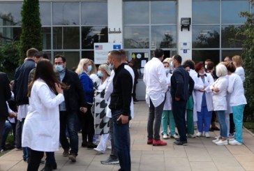 Premtimi 300 euro shtesë për “heronjtë” nuk u përmbush, protestojnë të martën