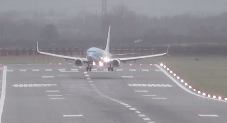 Kjo është arsyeja pse aeroplani nga Holanda ateroi në Prishtinë