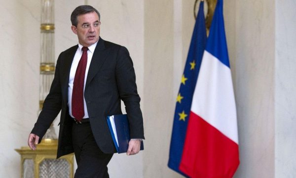 Politikani francez kërkon hetim për përkrahjen që Franca ia dha Thaçit