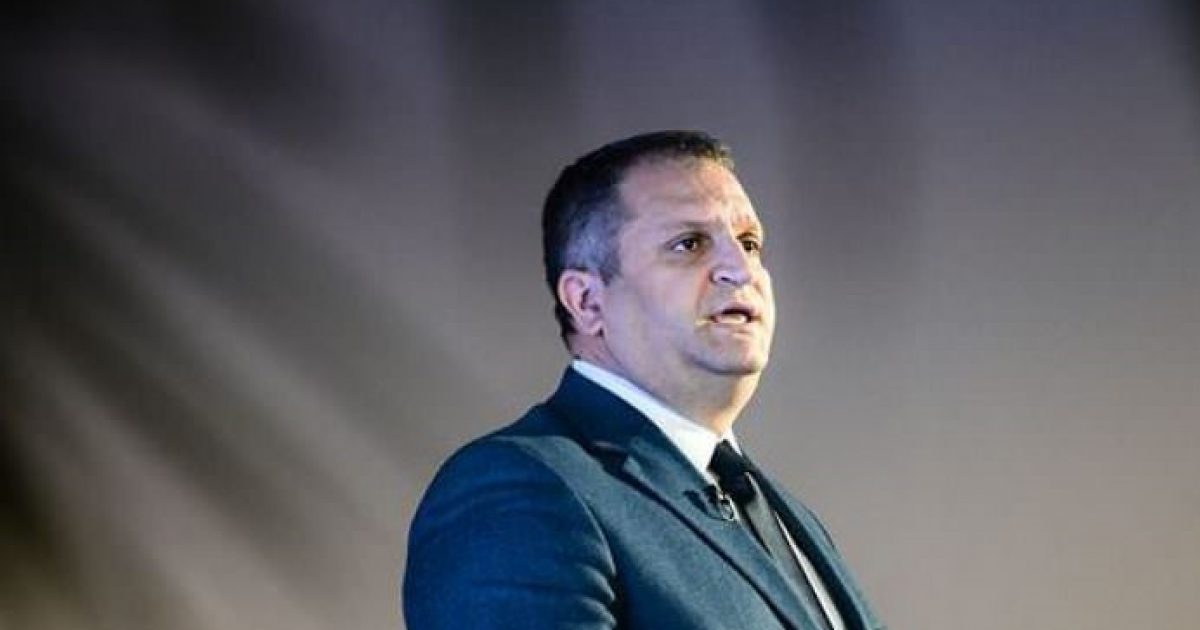 Shpend Ahmeti ngre alarmin: Shteti i ka 1 miliardë euro ‘tuj nejt’ e qytetarët po heqin keq!