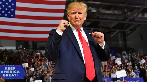 Trumpi ngushton epërsinë