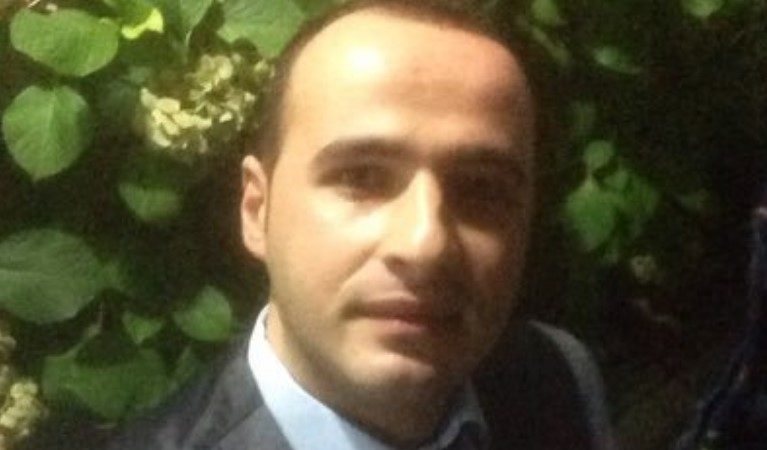 E ndërroi edhe emrin pas detyrës, por nuk i shpëtoi shkarkimit nga Konsulli