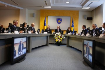 Këta janë 20 zyrtarët e shtetit të cilëve s’do t’u shërbehet kafe në lokalet e vendit