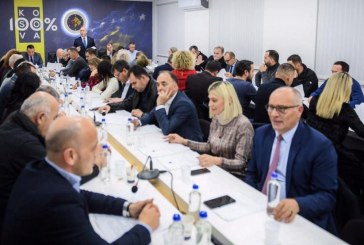 “Dorëzohet” AAK, kërkojnë zgjedhjeve të reja