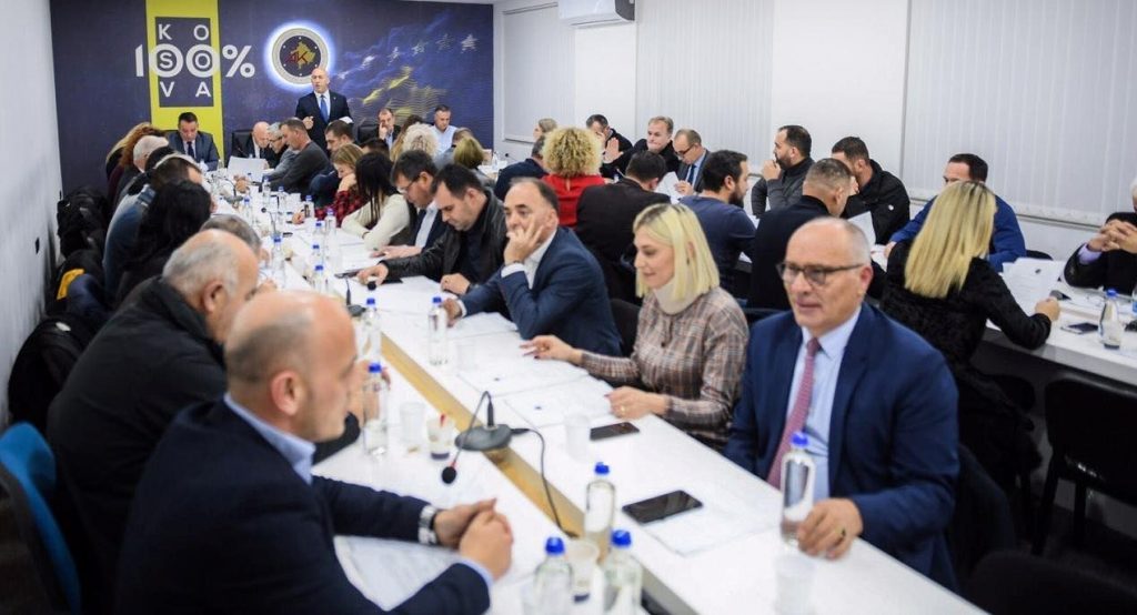 “Dorëzohet” AAK, kërkojnë zgjedhjeve të reja