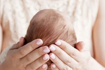 Nëse fëmija merr frymë kështu, urgjentisht çojeni te mjeku: Këtë video duhet ta shikojnë të gjithë prindërit!