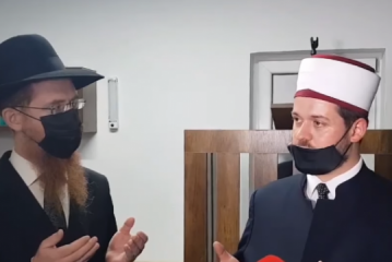 Bëhen bashkë Imami kosovar dhe Rabini shqiptar, luten për Kosovën dhe kombet e tjera