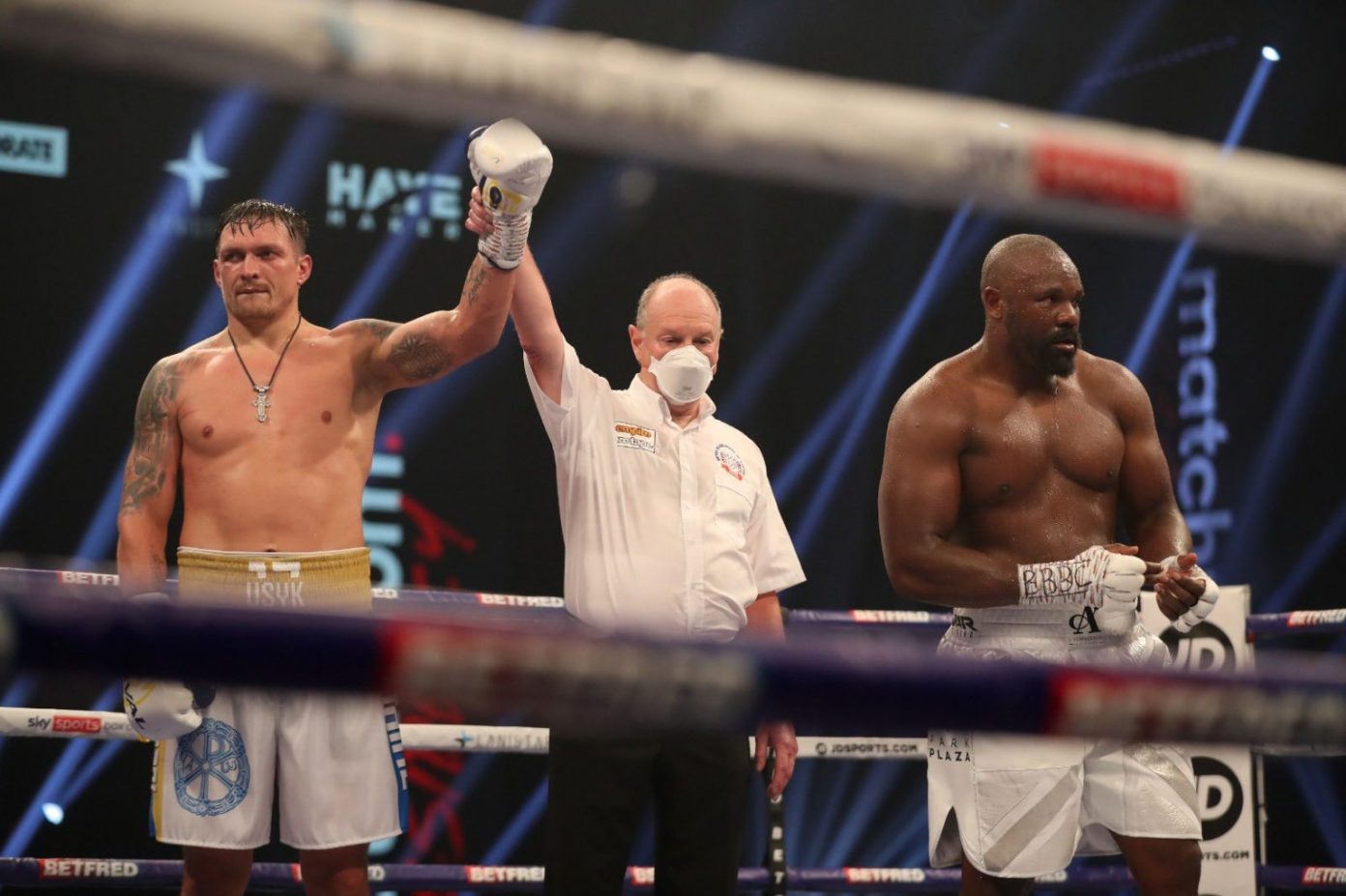 Usyk triumfon ndaj Chisoras, e pret përballja me Anthony Joshuan