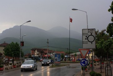 Përleshje me thika në mes 5 përsonave në Deçan