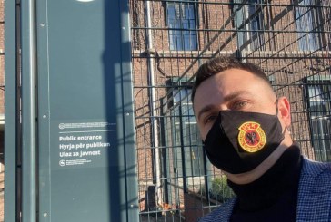 Mërgimtari pengohet nga sigurimi i Speciales të protestojë me logo të UÇK-së