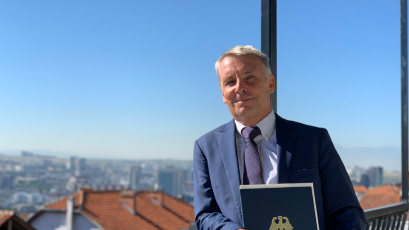 Ambasadori gjerman bën thirrje të kalohet Ligji për Rimëkëmbje Ekonomike
