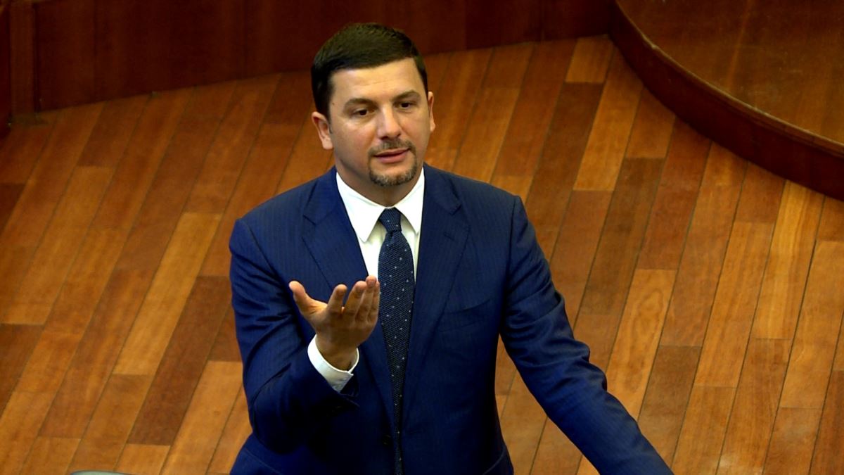 Krasniqi: Haradinajn për president nuk po e mbështetë as koalicioni, ndërsa ai po kërkon vota të opozitës