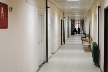 Nëna e braktisi foshnjën pasi e lindi, arrestohet babai se nuk e pranoi atë