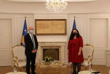Vjosa Osmani zyrtarisht merr funksionin e u.d. të presidentes së Kosovës