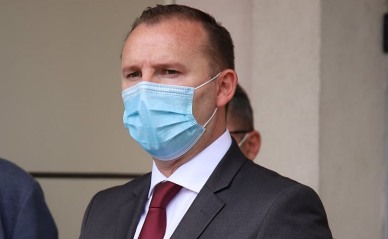 E thotë Zemaj: Qendrat tregtare do të mbyllen