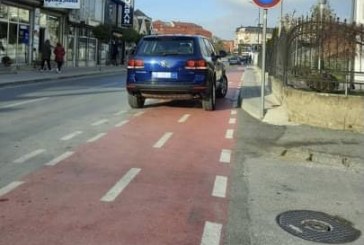 EULEX-i parkonë veturën në shtigjet e biçikletave