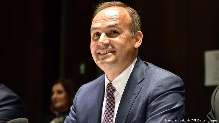 Enver Hoxhaj kampion i rehatimeve në diplomaci: Mbesën, sekretaren, shoferin e depoistin